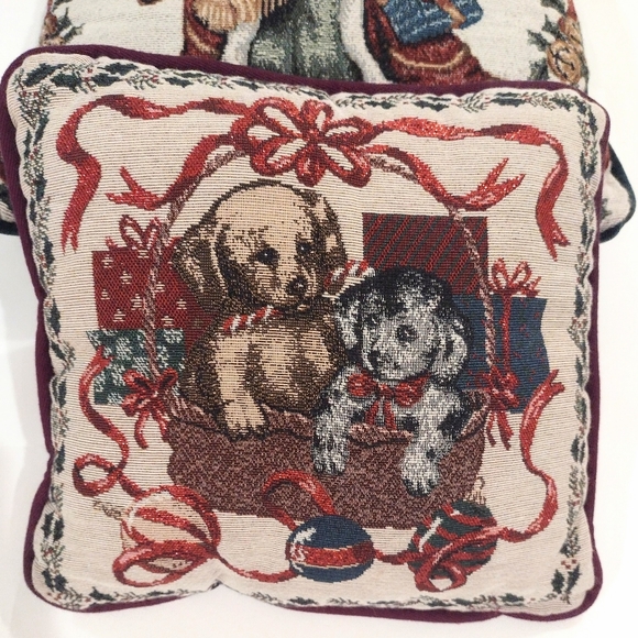 EUC Two Christmas / Holiday Throw Pillows Vintage Looking - Picture 3 of 6